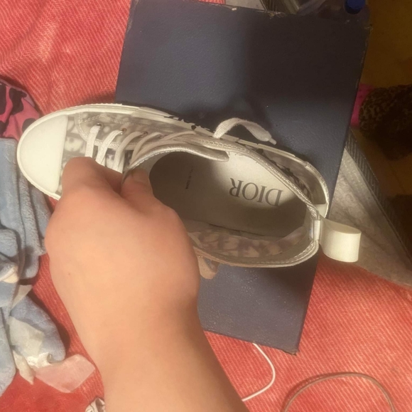 Diors - Picture 3 of 3